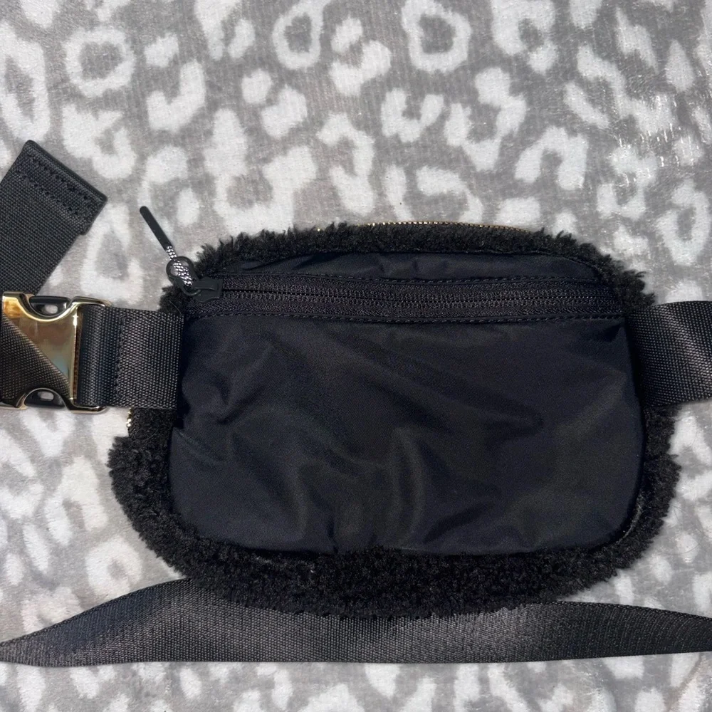 Lululemon Black Sherpa Belt Bag NWOT